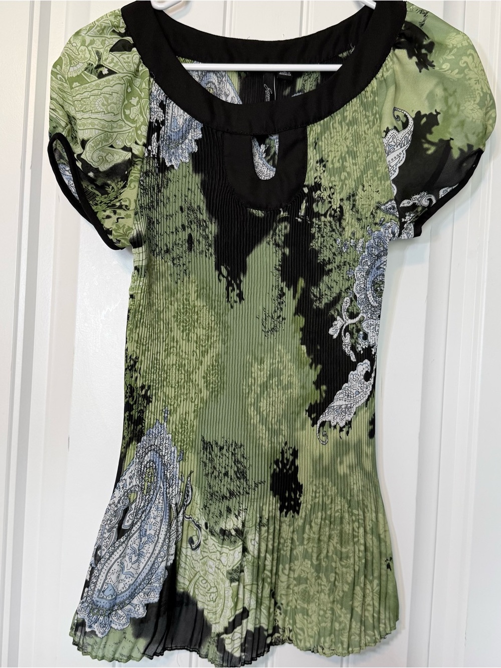 Essentials Olive, Black and White Paisley Pleated Short-Sleeve Top